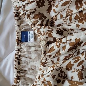Old Navy blouse brown flower pattern on cream background